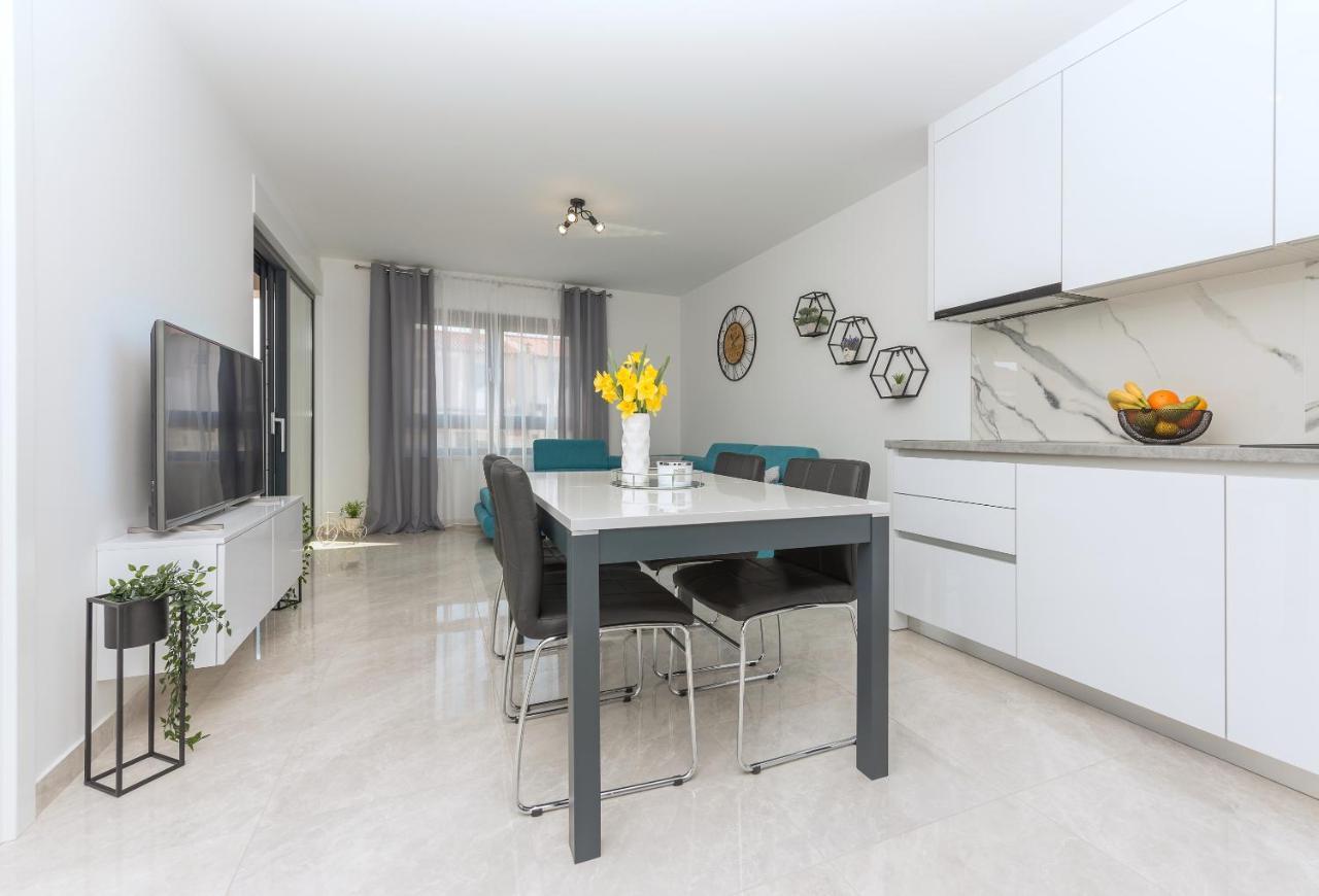 Apartment Ema Макарска Экстерьер фото