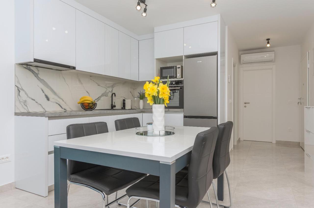 Apartment Ema Макарска Экстерьер фото