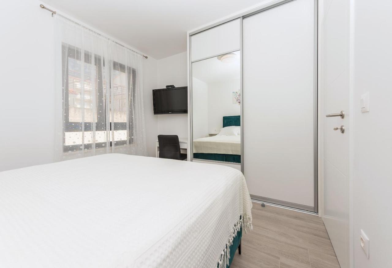 Apartment Ema Макарска Экстерьер фото